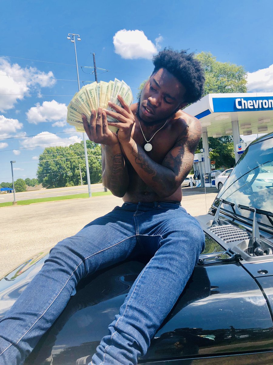 SKYLAR334's tweet image. She Ask Me Why My jeans 👖Skinny Cause I been tryna Dodge the cuffs ⛓🤷🏾‍♂️💨🥶 #theregoSkylar #mixtapeOTW🐐#NJC™️🌎