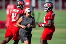 FemaleCN's tweet photo. 🏈 Something very special is happening in the NFL today...

👉 Buccaneers v 49ers

👥 With two opposing female coaches! 

Keep your eyes out for @KatieSowers for #49ers and @CoachLoLoc for #Buccaneers 

#GoBucs #49ers #NFL100 https://t.co/LYOPTivrgG