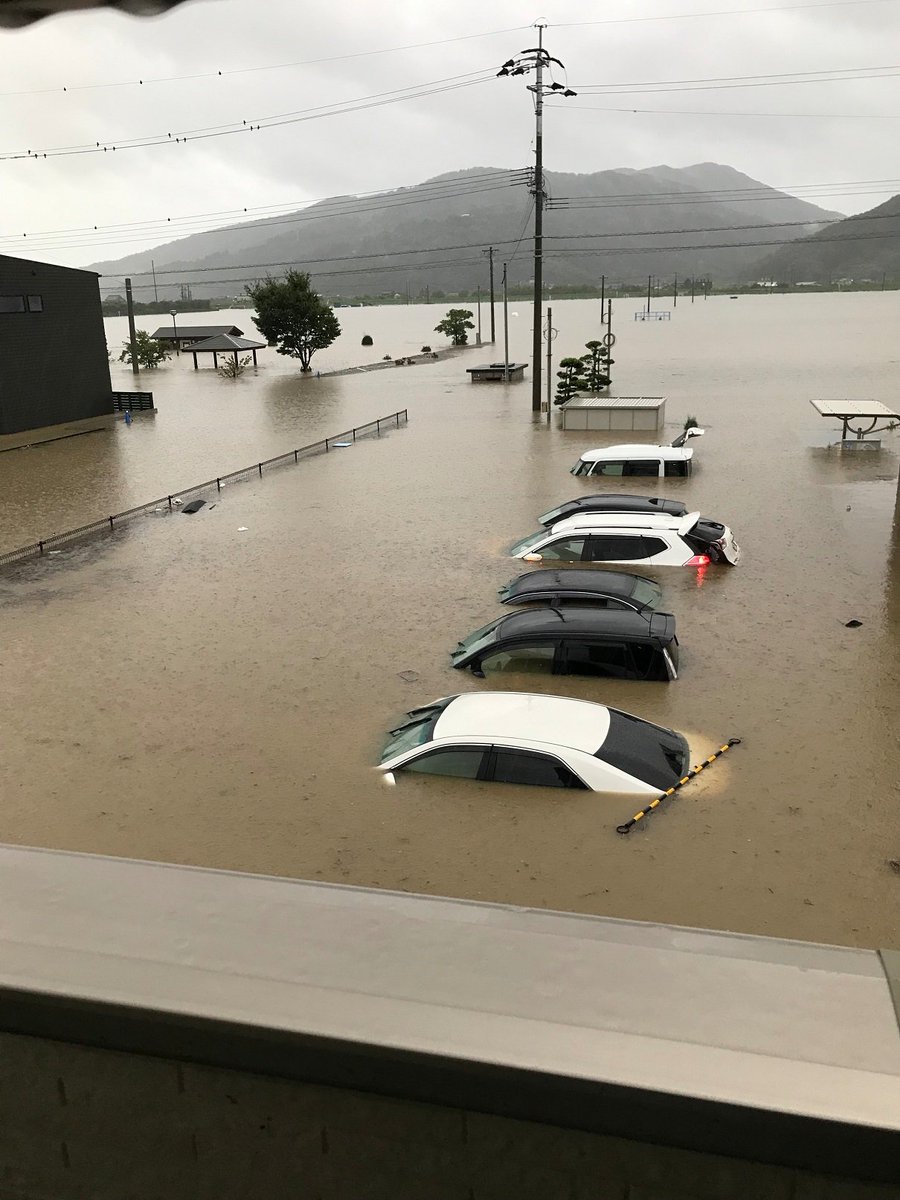 車が浸水した時に水を抜くことができる穴がある模様 Togetter 車が浸水した時に水を抜くことができる穴がある模様 Togetter