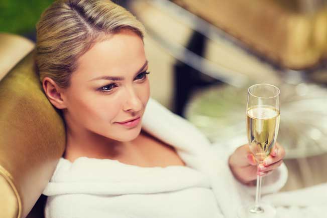 EilanHotel's tweet photo. Relax, Renew and Refresh at the Eilan Spa. ✨ 
Our spa packages are up to 30% off everyday and we offer free valet parking to locals. Call us at 210-598-2991 to learn more about our spa offerings and make your reservations. https://t.co/4U0RPie04S
