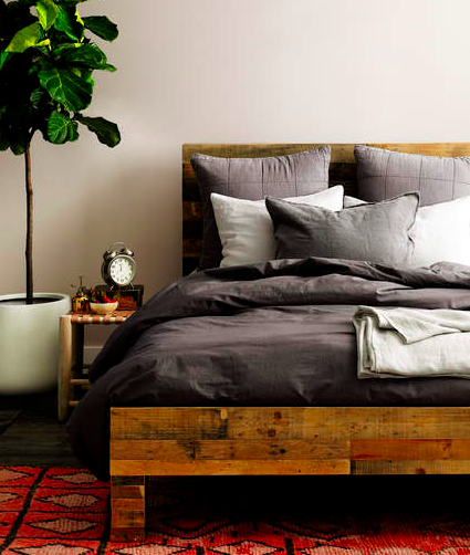 VillaDelSolTG's tweet photo. For us, a few fluffy pillows are a must. What's your top essential for an ultra-comfortable bed? https://t.co/PMYD6guLLg

#apartmentliving #decor #inspiration #villadelsol https://t.co/6odepBydzA