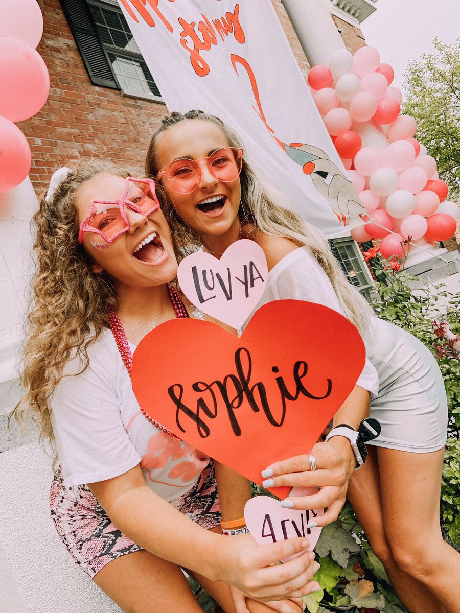 AXOZetaSigma's tweet photo. Alpha Chi stole our hearts!! Nothing but heart eyes for our new members!! 😍💋💕 #BIDDAY #BESTDAY https://t.co/pt9dilBqDR