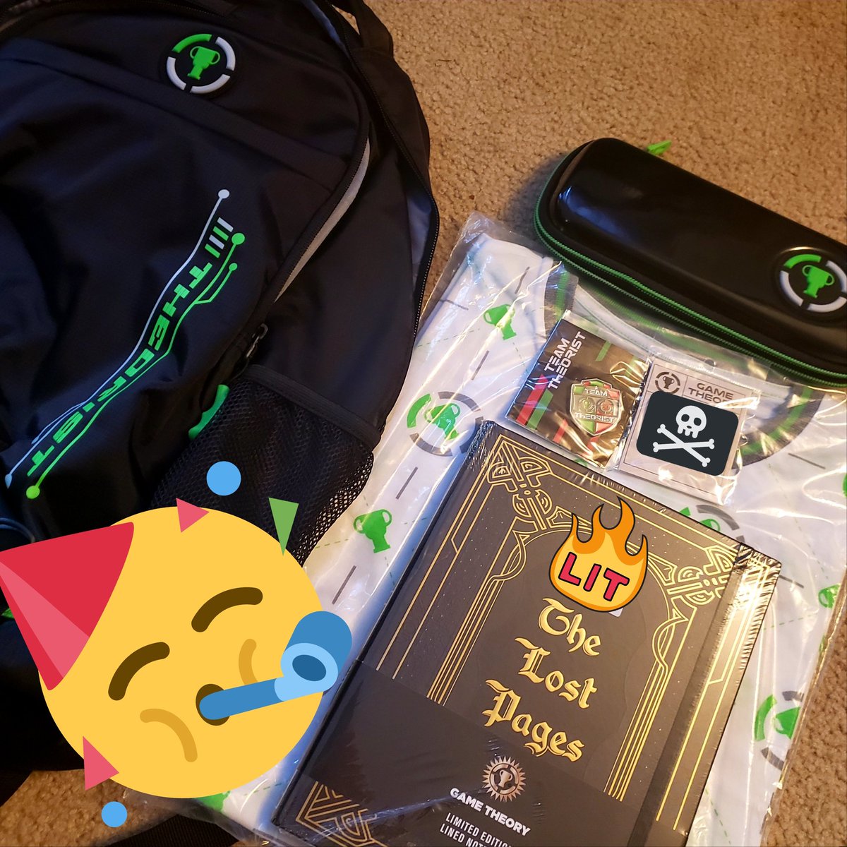 light00angel's tweet photo. OMG THEY CAME IS TODAY!!!!! I'm loving my new #GameTheoryMerch it's going to go amazing with my Varsity Jacket and other notebook!!!!! 😍😍😍 #GTLive #GameTheory https://t.co/KRxPDSK1wF