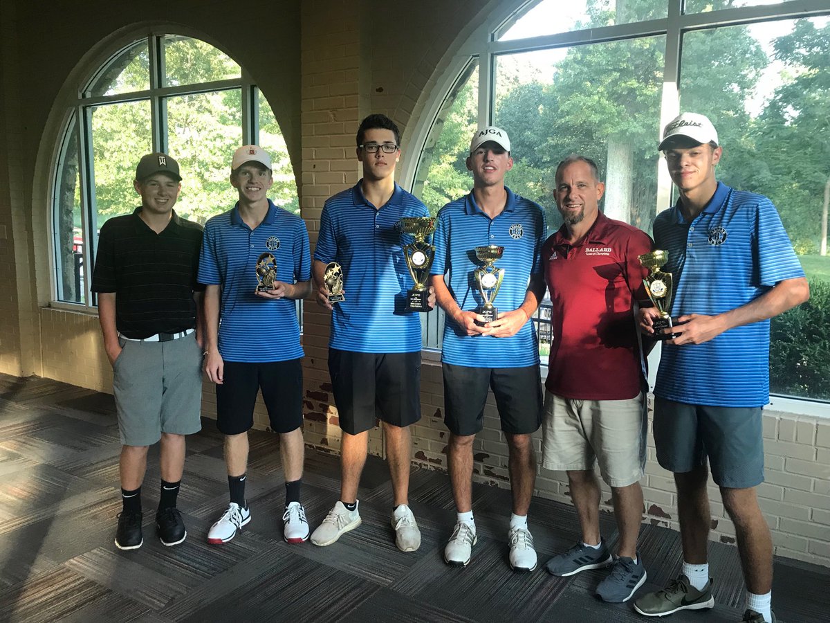 coach_huff4's tweet image. JCPS tournament champions! Parker Smith individual champion and Jack Thomas 2nd place! All 4 players in top 10. Freshman Ashton Moody with a solid round also.