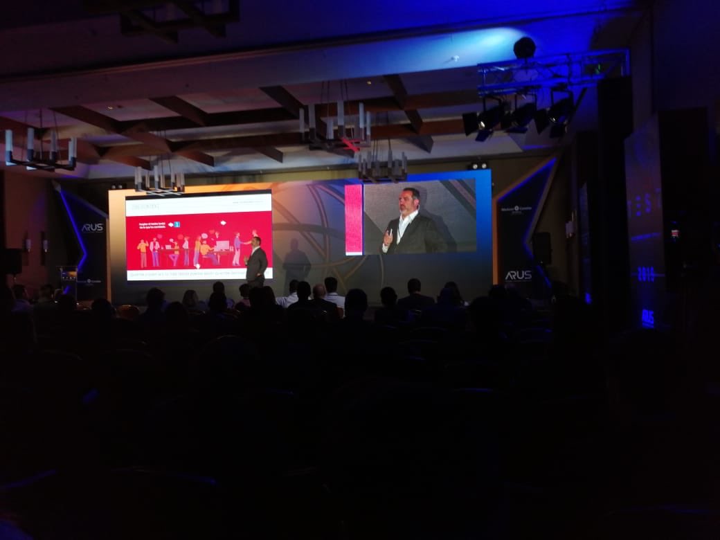 ArusOficial's tweet photo. ¡Qué mejor manera de terminar #TEST2019! 👍 Nicolás Reyes, Consultor organizacional y autor del Modelo de Desarrollo de Supercompetencias VUCAA, también fue uno de nuestros speakers invitados. 💻💻💻 #ARUSTEST2019 https://t.co/IbYxcjLAa5