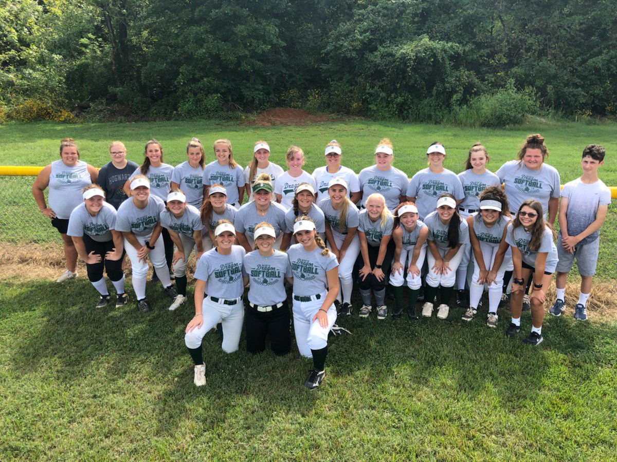 dhs73softball's tweet image. 2019 Dragon softball team.  Missing a few Dragons due to illness and injury rehab but a GREAT group of young ladies (and one gentleman) that are representing DHS this year. #GDtbaD
