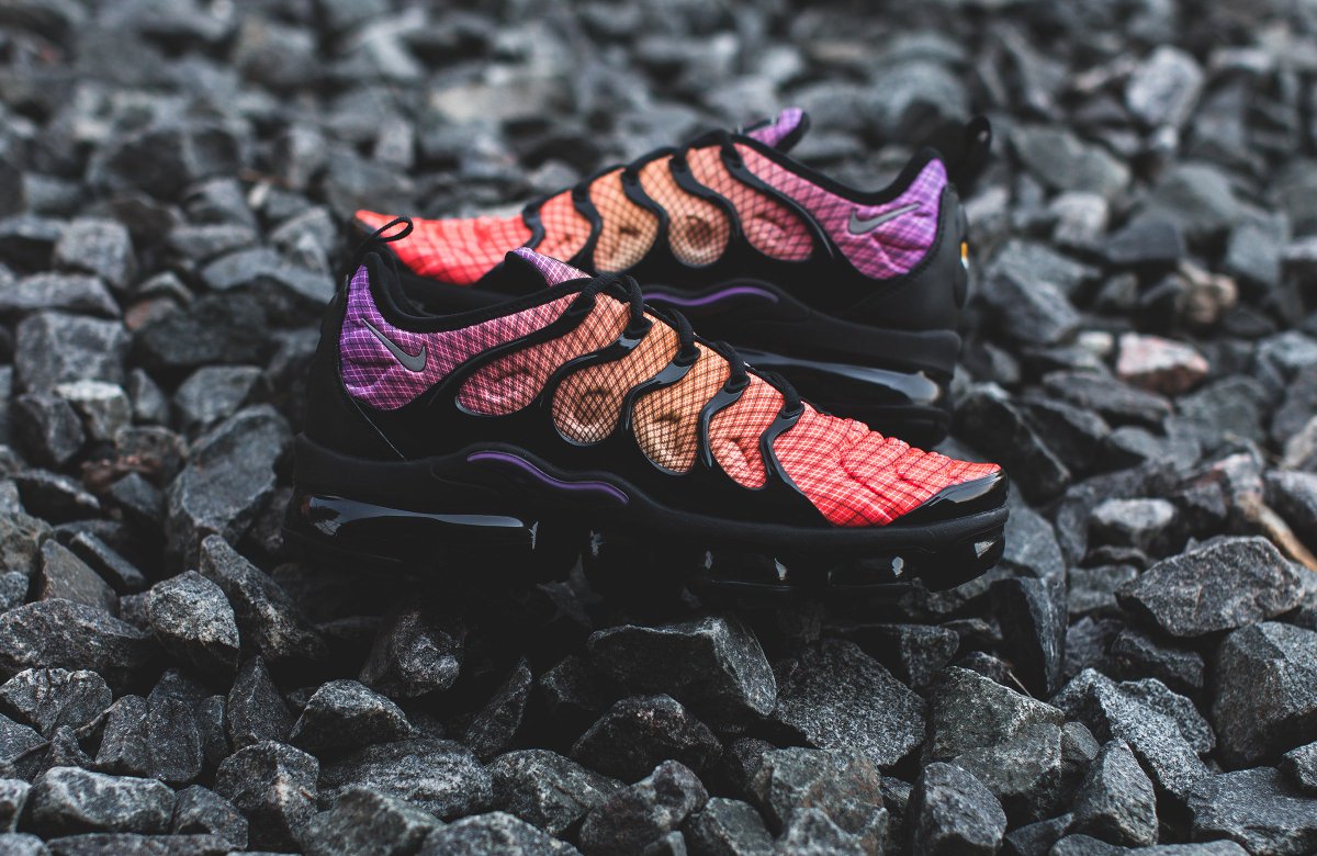 air vapormax plus grid sunset