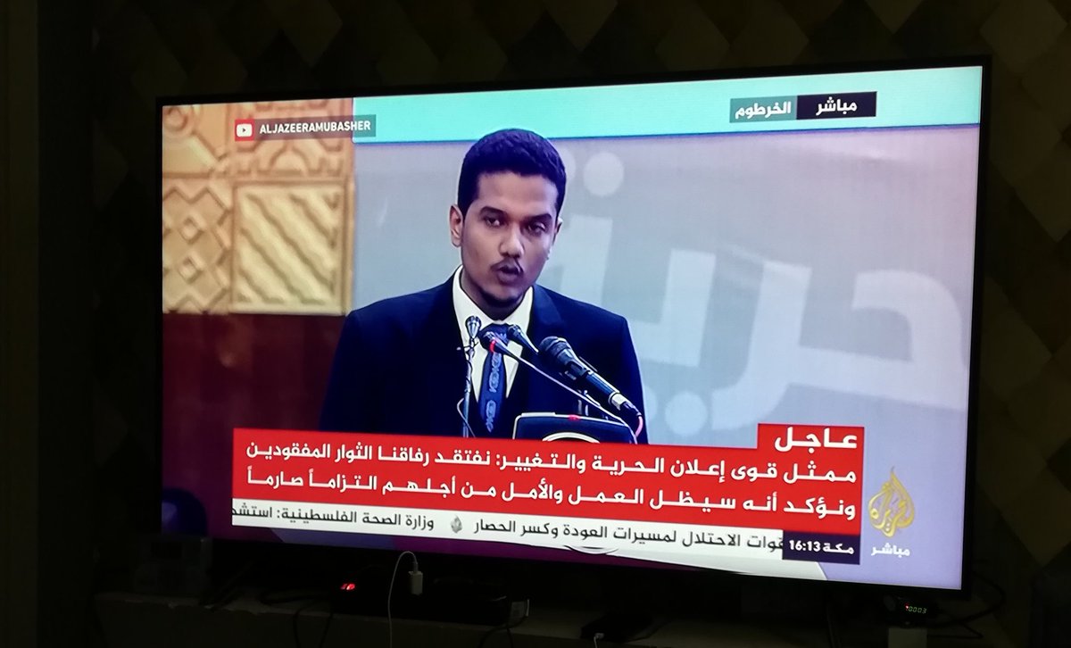 taggy_'s tweet photo. Here's an English translation of #AlAssam speech Sudani Twitter was going on about, the day of the signing of the constitutional agreement #SudanSigning
https://t.co/AVa5Bcav8a https://t.co/kQ5OG7Cexb