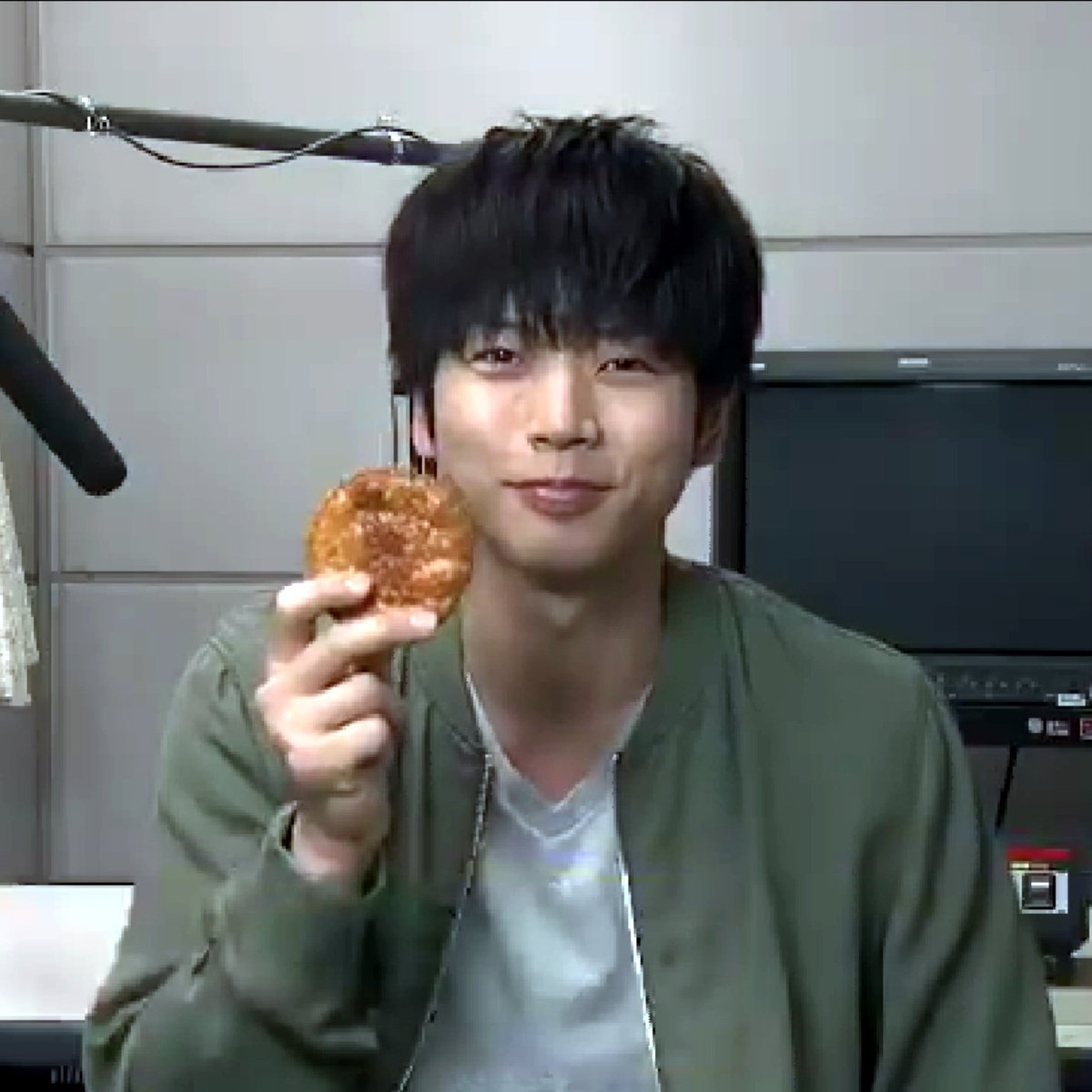 Uzivatel たまこ 戀 Na Twitteru 石川透ちゃんが持ってるのは煎餅ですが いなげみつおちゃんが持ってるのはあんぱんです 言い訳 ボイス110緊急指令室 ボイス110 増田貴久 粘土 まっすー