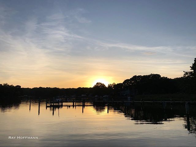 rayphoto21's tweet photo. Sundown on the Rhode #sunset #maryland #rhoderiver https://t.co/4kL95azDCc https://t.co/KqeN1iywDC