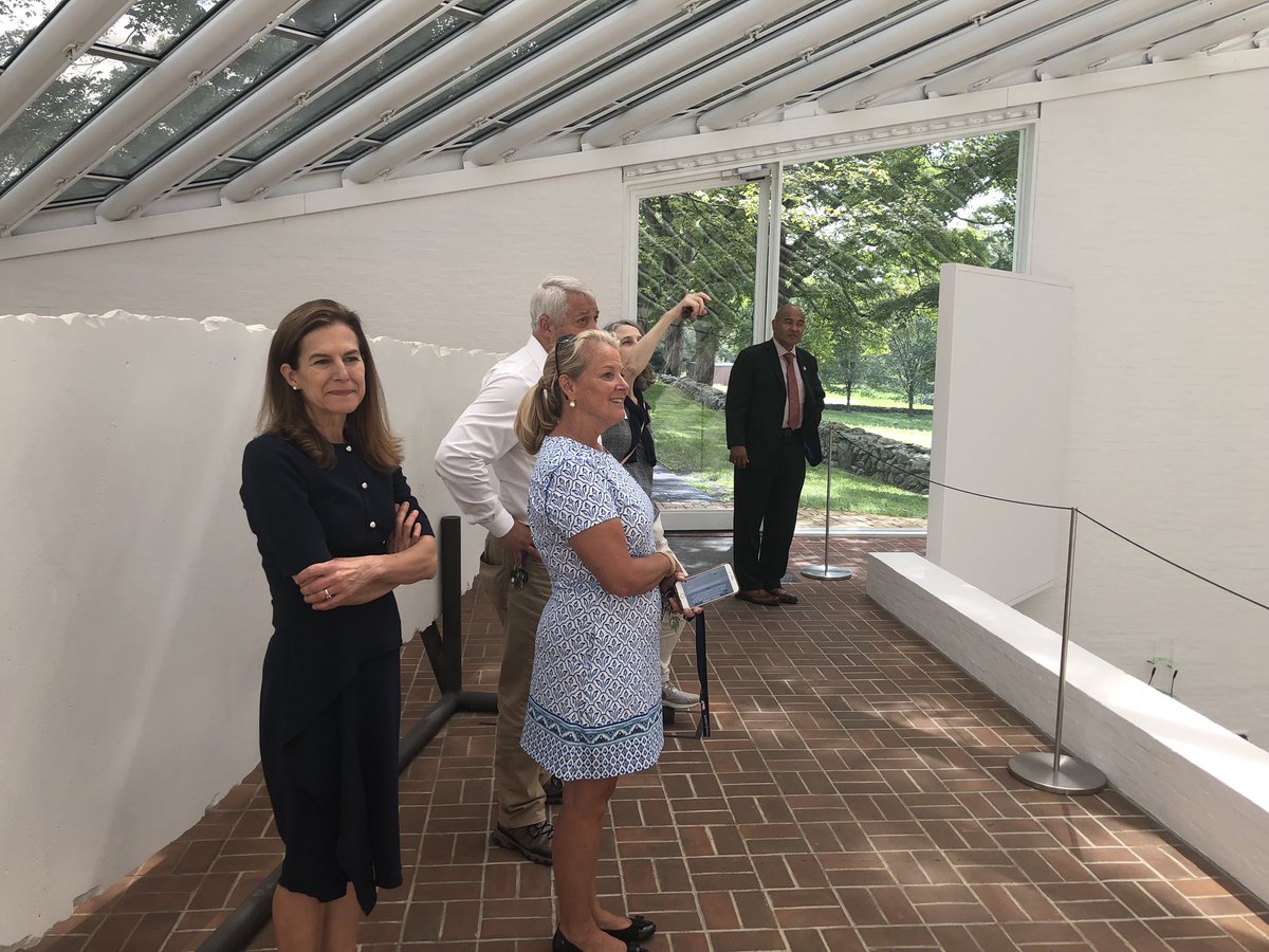LGSusanB's tweet image. #ExploreCT: The @PJGlassHouse by architect Philip Johnson was built in 1948. The historic house museum on Ponus Ridge Road in #NewCanaan was designated a National Historic Landmark in 1997 and is one of the coolest attractions in #Connecticut .