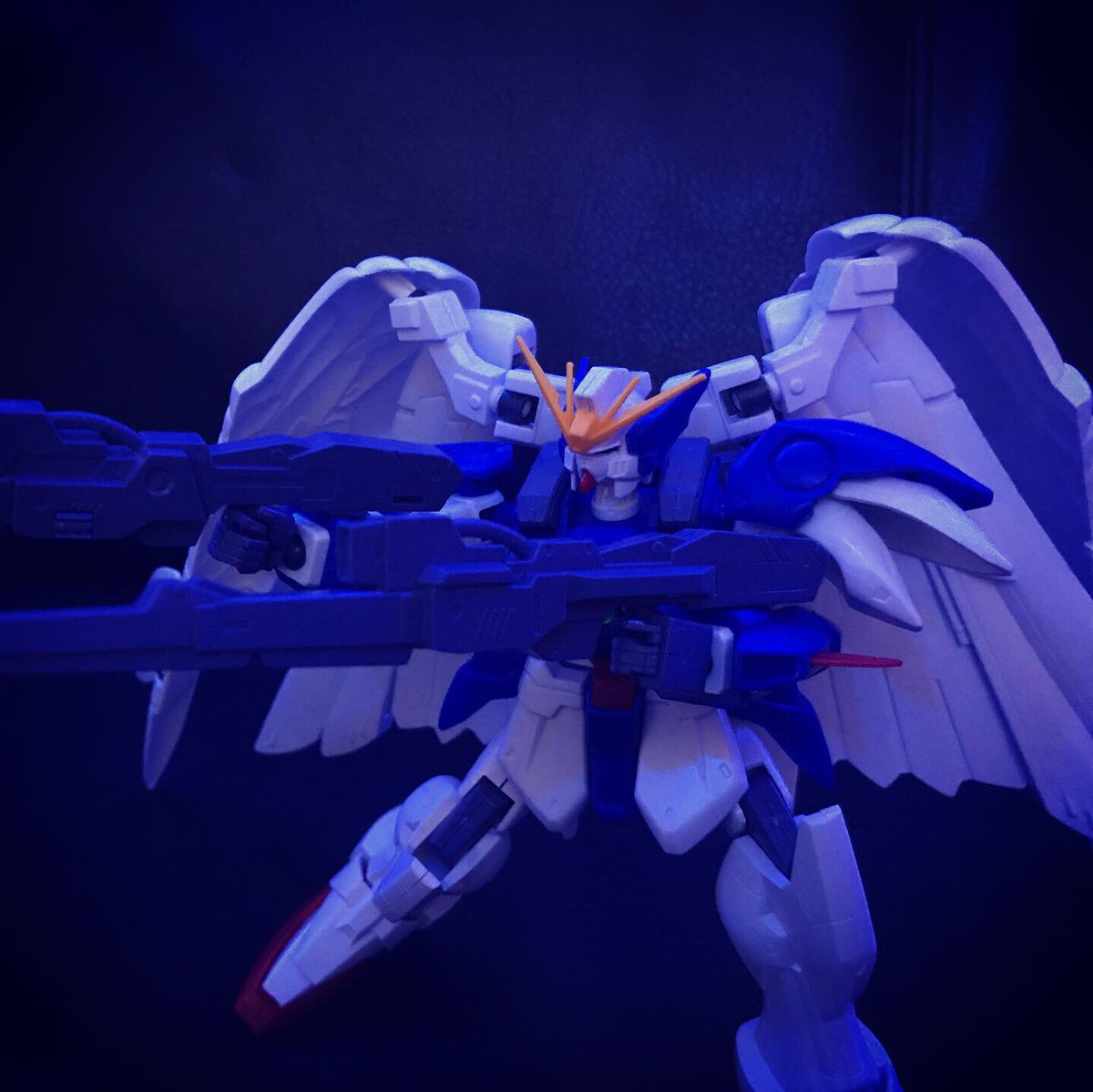 Scotch_Ty's tweet image. My brother had one of our OG circa 1996 Hg Wing Zero kits so i cleaned it all up (my god baby scotchy was bad with nubmarks) but they def dont like making High grades this big also LOOK AT THIS PILOT FIGUREEEE!!! #gunpla #wingzero #gundamwingzerocustom #endlesswaltz