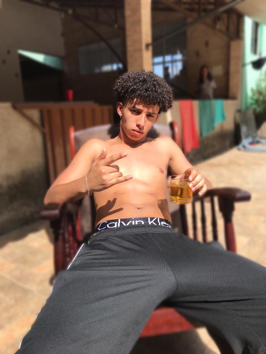 lucas_carrato's tweet photo. Whisky nas ferida 🔥🥃 https://t.co/eodNxv18uw