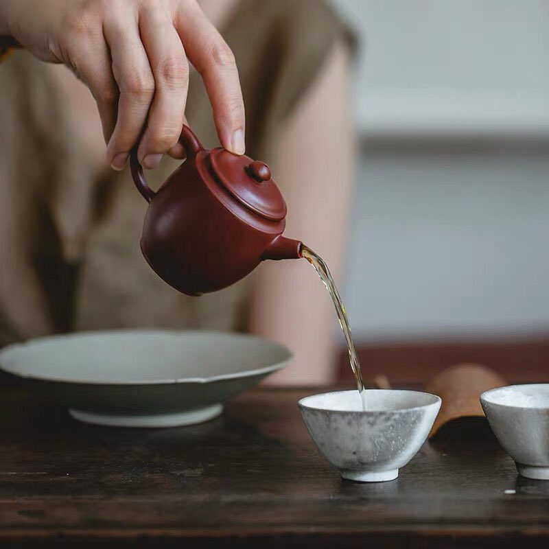 morimatea's tweet photo. Have a cup of tea, stare out of the window and enjoy it.
.
.
.
#window #enjoy #yixing #teapot #teatray #plate #teatable #teacup #cuppatea #elegant #scenery #beauty #teabrewing #makingtea #dahongpao #yancha #oolongtea #ceramics #lovetea #instea #peace #lifestyle #tea #morimatea https://t.co/eMskGeUToK