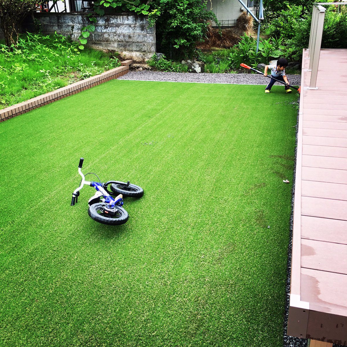 エクステリア 外構デザイン Nine Arcs Garden 人工芝張り の現場を紹介します メンテナンスフリーの庭が主流になってきています 張り方によってだいぶ差が出る施工ですね 施工動画 T Co Ujovrmittz エクステリア 外構デザイン Nine Arcs Garden 人工芝張り の現場を紹介します メンテナンスフリーの庭が主流になってきています 張り方によってだいぶ差が出る施工ですね 施工動画 T Co Ujovrmittz