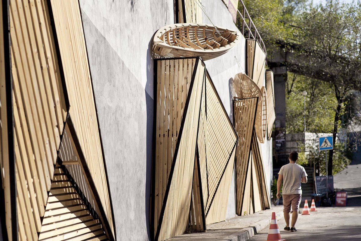 laud8's tweet image. Hardwood installation by Concrete Jungle • #laud8 #landscape #architecture #urban #design #wood #installation #art #russia