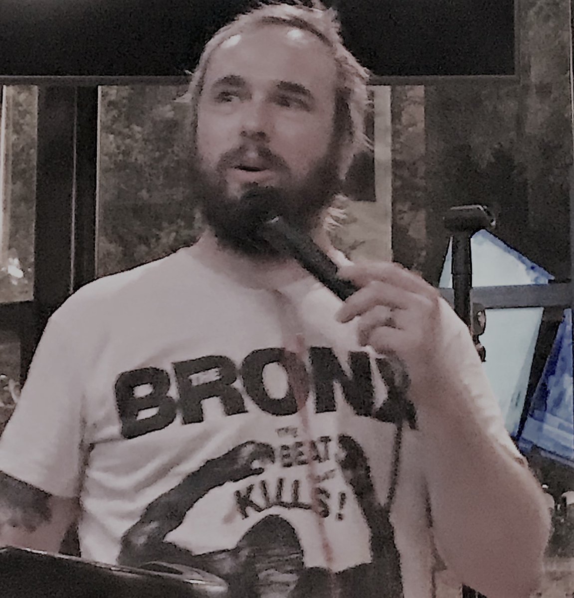 MacsWoodGrilled's tweet photo. Need to run your stand-up routine in front of an audience? Well, get yourself to Mac's tonight! Stand-up comedians, sketch comics and acoustic musicians welcome. List at 9:30p / show starts at 10p / drink deals all night. Hosted by Eleanor Axt #openmicnight #openmicchicago https://t.co/KoSRoBKoCn