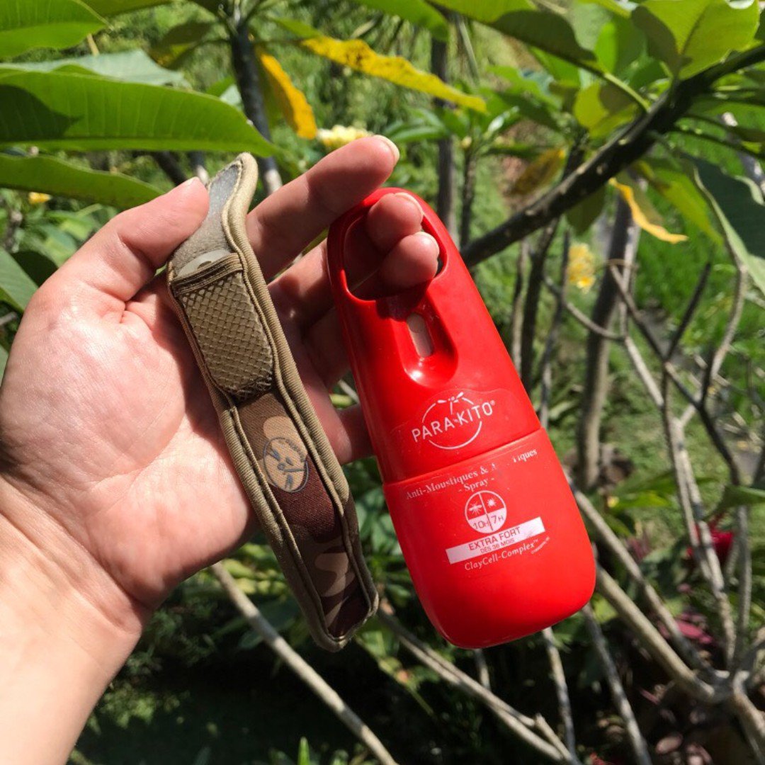 CdeBonsPlans's tweet photo. Vous avez déjà testé les produits anti-moustiques @PARAKITO ? Moi je les utilise depuis des années mais cette fois, en #Indonésie nous avons testé la gamme Extra fort spécifique aux zones infestées.Pour moi le combo gagnant c'est le bracelet + spray dans les pieds ! Et vous ? https://t.co/e5t5JfsRku