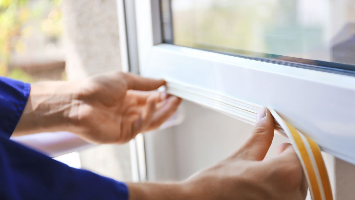 CTGasElectric's tweet photo. Insulating your home can reduce power bills by up to 40%. If possible insulate external hot water pipes, the roof and inside wall cavities. #SaveEnergy #TipTuesday #EnergyTip #CTGE https://t.co/vqZsCCzpJT https://t.co/pZ2HPJXpNf