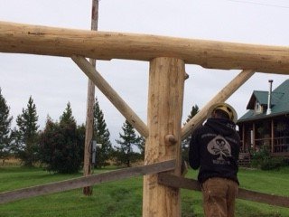 MH_WoodS's tweet photo. The crew is out near Valleyview setting a picnic shelter today. #loghomebuilder #countryliving #picnicshelter #customlogbuilder #logaccents https://t.co/tLnTG41aSe