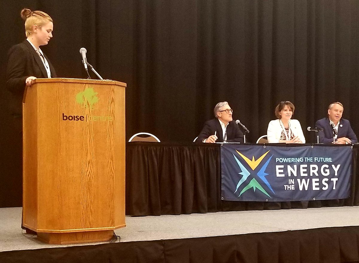 EventsApg's tweet image. These western communities are driving #energy change in their communities.
Mod: Kat Davis from @BoiseStateSC. Panelists: Steve Burgos, Director of Public Works, @CityOfBoise; Mayor Rebecca Casper, @IdahoFallsGov; and Mayor David A. Condon, @SpokaneCity.

#EnergyintheWest