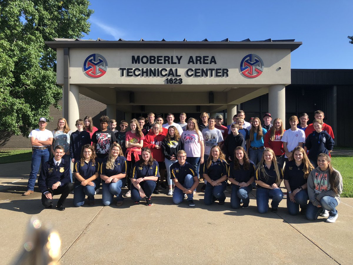 moberlyffa's tweet photo. Luke O’Leary our National FFA President shared his knowledge about making our own brand. There were many fun activities that encouraged our members to get involved in conversation, and help us gain knowledge on making our brand the best it can be, using our passion and purpose! https://t.co/SoOIuBe0VO