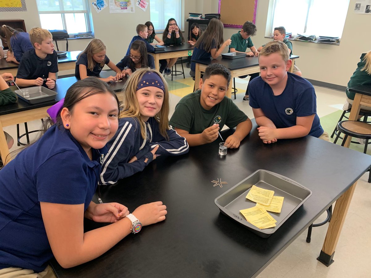 Shaver017's tweet photo. 6th grade scientists practicing observation skills and team work. ⁦@BromleyHawks⁩ #Hawkway https://t.co/beTuRZRvUd