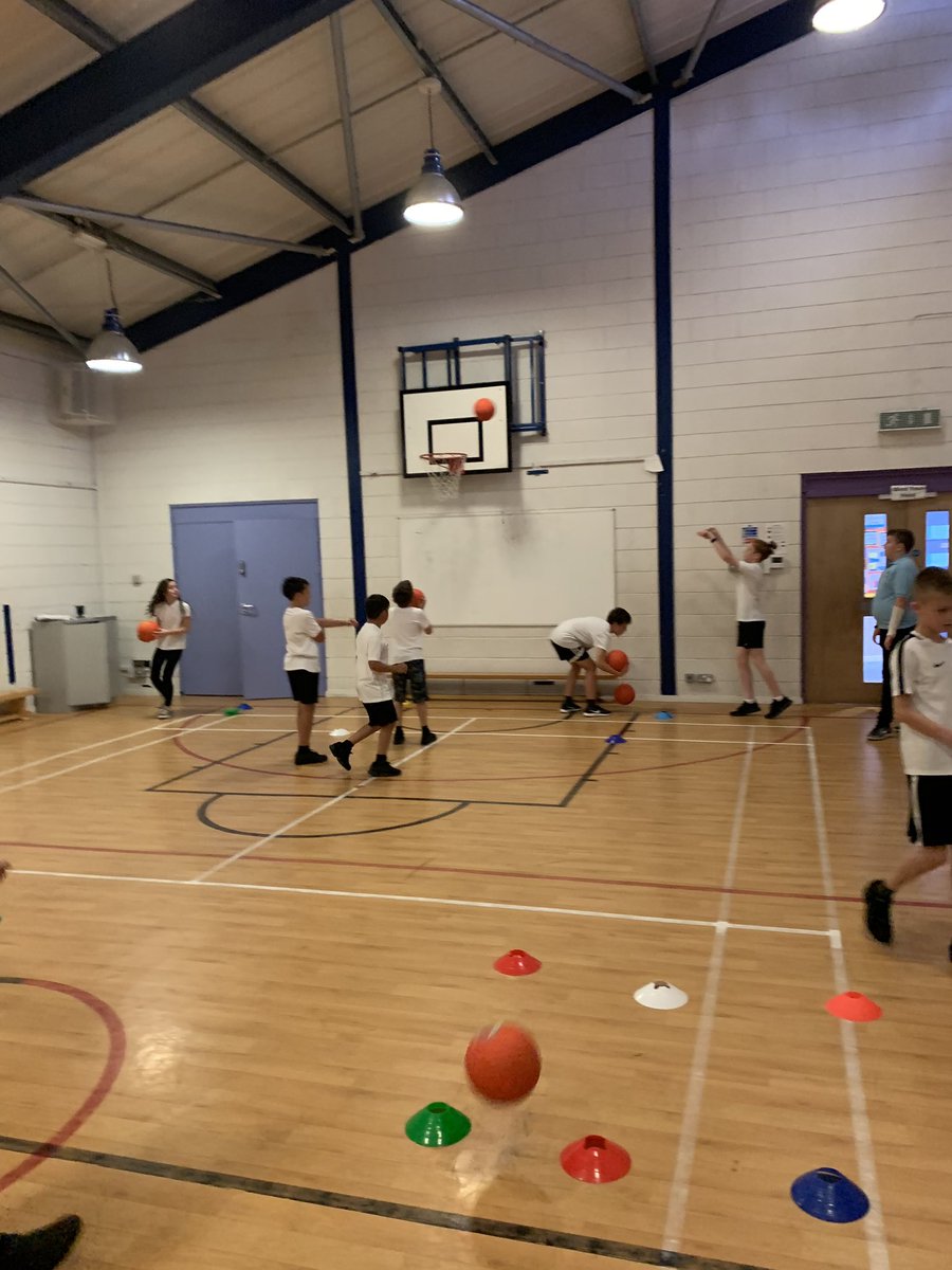 LVPSsportandPE's tweet photo. Primary 7 starting off the year learning some Netball skills. Stations set up to help with footwork, passing and shooting! Great job P7!! #netballpractice #multisport #newskills https://t.co/HY9vtezrlj