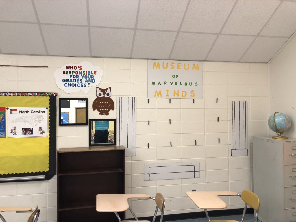 Mannyfestmbm's tweet photo. I was so nervous I forgot to post pics of my classroom #MrTaylor #1stYearTeacher https://t.co/krWiSLK39y
