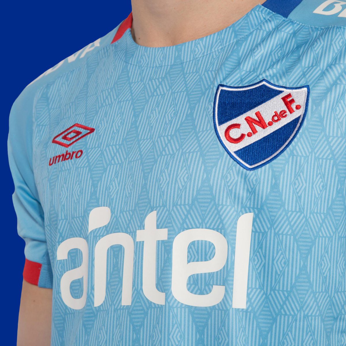 PasionTricolor1's tweet photo. ¡SORTEAMOS 2 CAMISETAS!

La nueva camiseta celeste puede ser tuya, gentileza de @Timeout_mvd Paysandú (18 de Julio esq Montevideo)

Una vía SMS: mandá tu mensaje al N°1515 y donde va el texto Trico. 

La otra entre quienes hagan RT y comenten con el hashtag #LaRadioDelHincha 🎙📻 https://t.co/9DdMgRP4nH