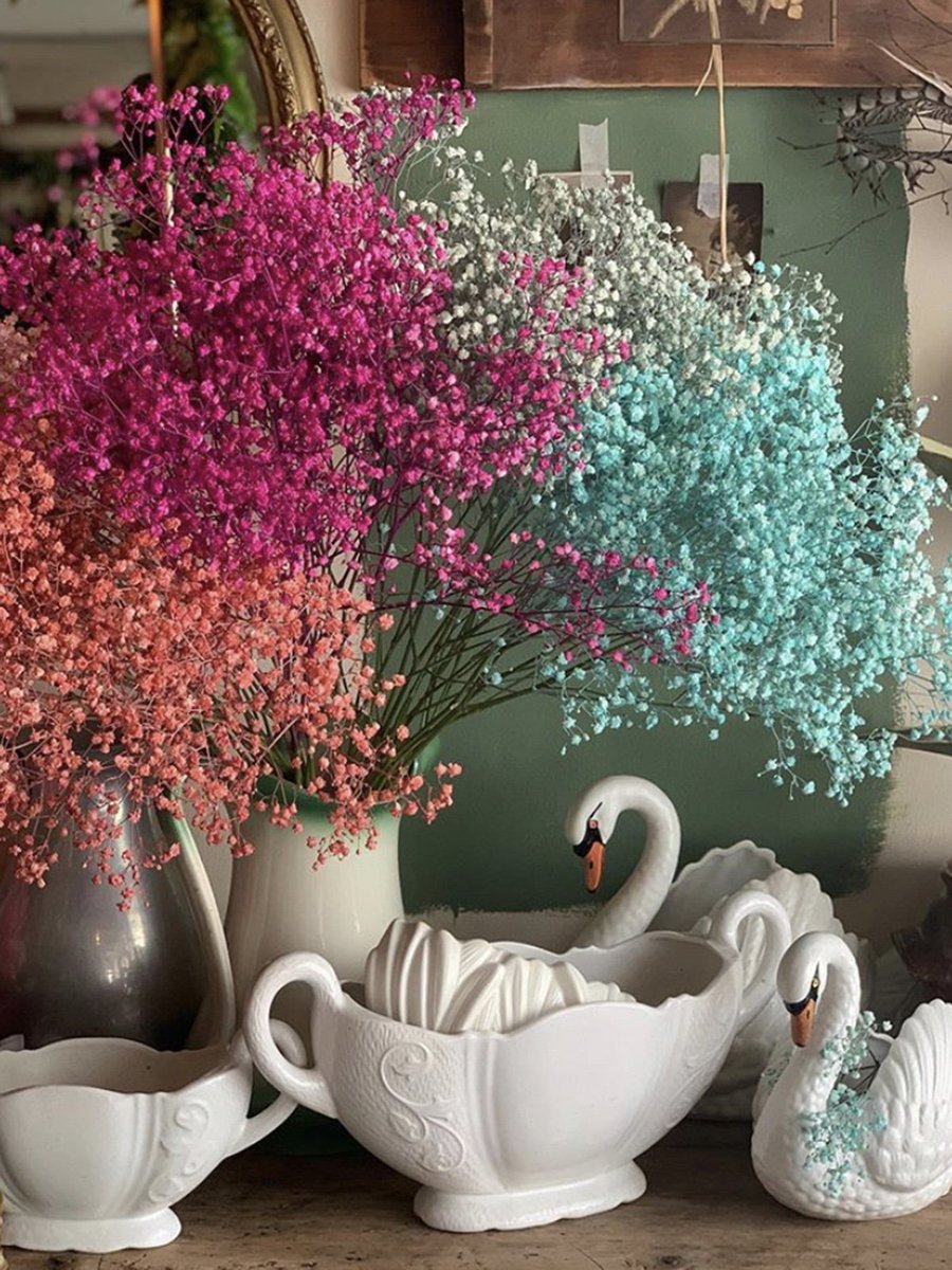 Over on the blog ow.ly/3w8050vLDiT today is my latest Designer Spotlight interview. This time I chatted to the talented Kate Langdale - a florist  who knows a thing or two about colour and creating drool-worthy displays. #florist #designerspotlight
