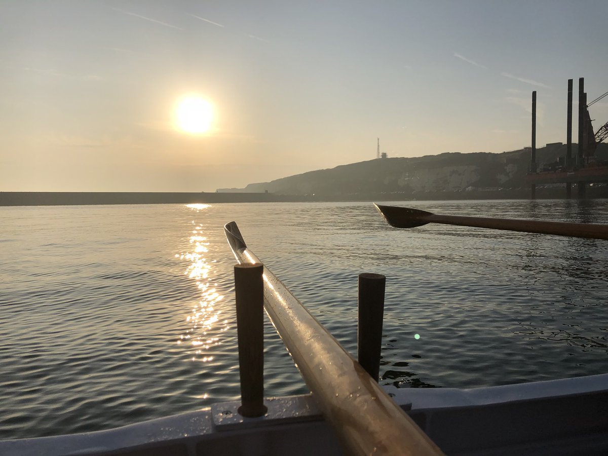 coynes's tweet photo. Stoked to pass my #gig rowing crew dodawotsit tonight! With views like this... so stoked! Poignant that I was wearing my @my_AFK top tonight... who knows where this will take us in 2020 #teamAFK... je ne sais pas.... #rowpals https://t.co/WiLAiFtUpd