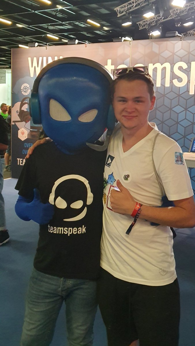 ShortByteYT's tweet photo. Weil ich es kann. #MetTimIRL @teamspeak ๐ https://t.co/YvWCLeOpwZ