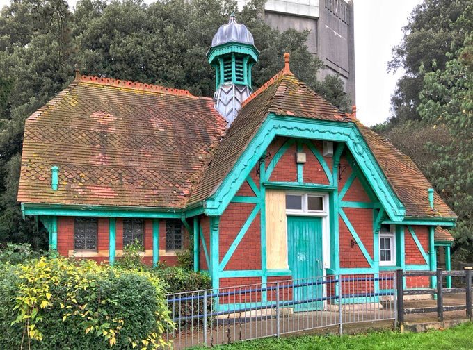 Weird Bristol tweet media