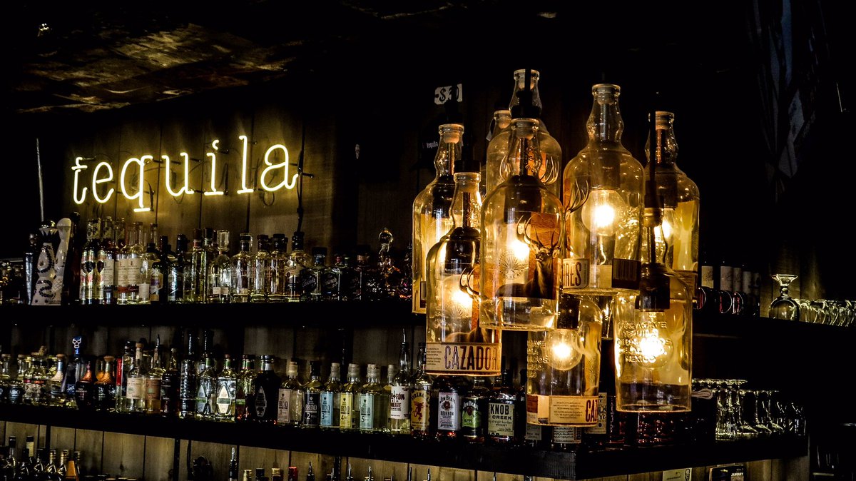 If you’re looking for a sign...

🥃 1/2 price tequila from 3-5pm and 9pm-close! #halfyhour