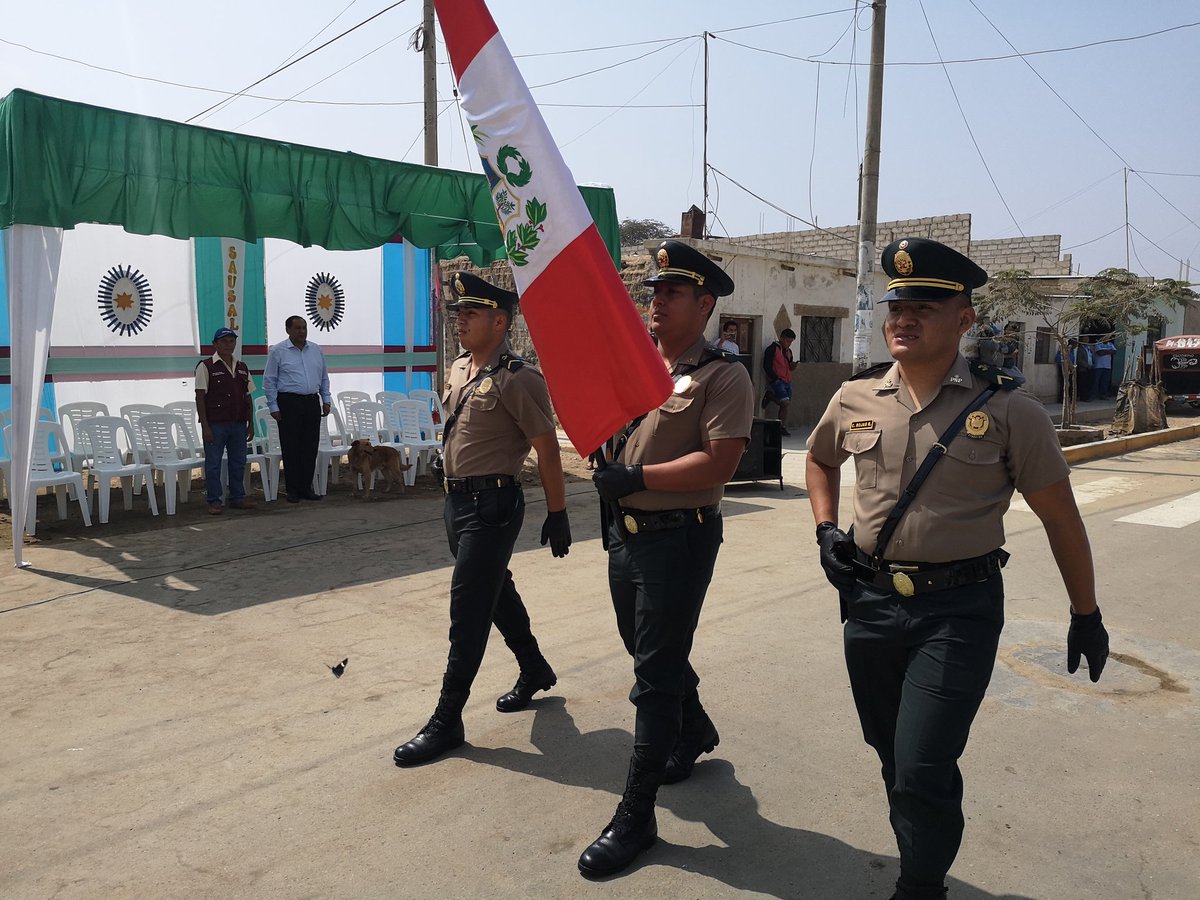 LuchoYika's tweet photo. #Hoy participé del desfile conmemorativo por el 38°Aniversario de creación política del C.P. #Sausal, ubicado en el distrito de #Chicama. Estuve acompañado de su alcalde, Victor Cuba, el subprefecto Jesús Delgado, y El alférez PNP Erik Villavicencio, de la Comisaría de Sausal.. https://t.co/g6cHRWsBfR