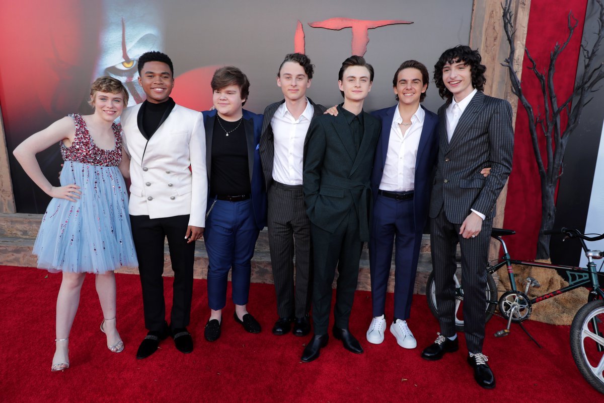 RegalMovies's tweet photo. We all float down at the red carpet for the premiere of #ITMovie, where we met the members of The Losers Club and the one and only Pennywise! https://t.co/nJDzMDkJV7
