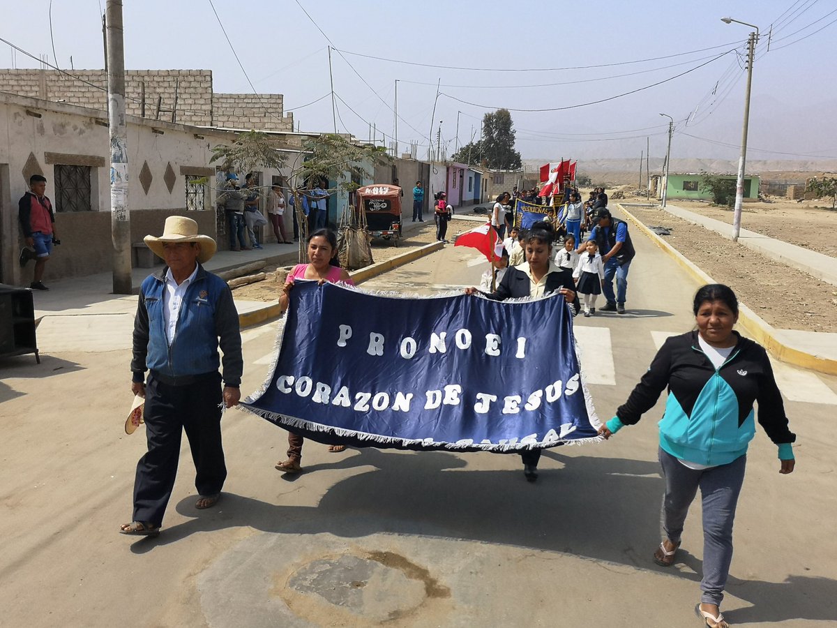 LuchoYika's tweet photo. #Hoy participé del desfile conmemorativo por el 38°Aniversario de creación política del C.P. #Sausal, ubicado en el distrito de #Chicama. Estuve acompañado de su alcalde, Victor Cuba, el subprefecto Jesús Delgado, y El alférez PNP Erik Villavicencio, de la Comisaría de Sausal.. https://t.co/g6cHRWsBfR