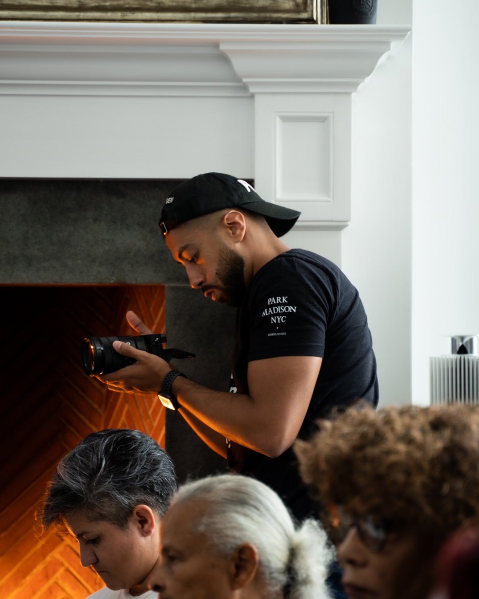 AkramBasuni's tweet photo. Whether it’d be in front of the camera or behind it. I’m constantly pushing myself to perfect my craft. The art of story telling is a beautiful, intricate and compelling process. I really do love what I do. I’m grateful.
Shout out to @parkmadisonnyc for the tee 🙏🏽 https://t.co/db8OeldgTa