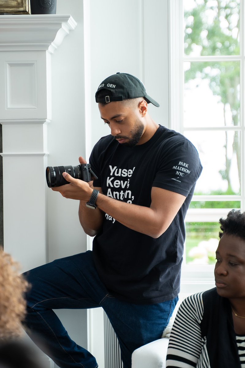 AkramBasuni's tweet photo. Whether it’d be in front of the camera or behind it. I’m constantly pushing myself to perfect my craft. The art of story telling is a beautiful, intricate and compelling process. I really do love what I do. I’m grateful.
Shout out to @parkmadisonnyc for the tee 🙏🏽 https://t.co/db8OeldgTa