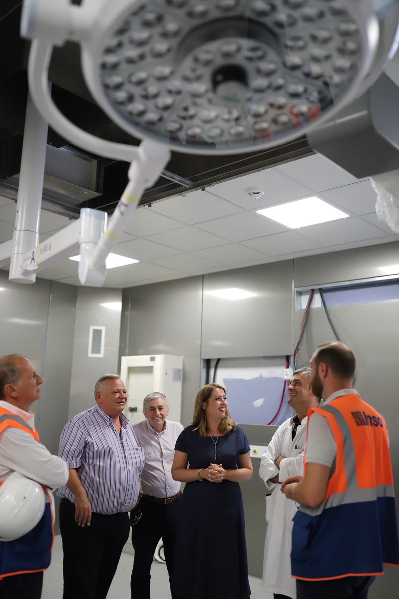 GManastirliu's tweet photo. [Foto e ditës 😊]

Kirurgët nuk e besonin çfarë investimi fantastik po përfundon në #QSUT. Jam shumë e kënaqur që mjekët do të punojnë në kushte bashkëkohore dhe pacientët do të kenë standardin më të lartë të shërbimit, në spitalin e ri #kirurgjikal, që çelim së shpejti në QSUT🙏🏼 https://t.co/YI5U9rZSIi