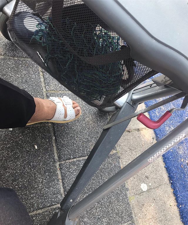 De Welpenleiding heeft vandaag geleerd dat een groepsfoto beter niet door een oudere vrouwe kan worden gemaakt… De bijgevoegde foto is het resultaat. ift.tt/2Ucjbbx