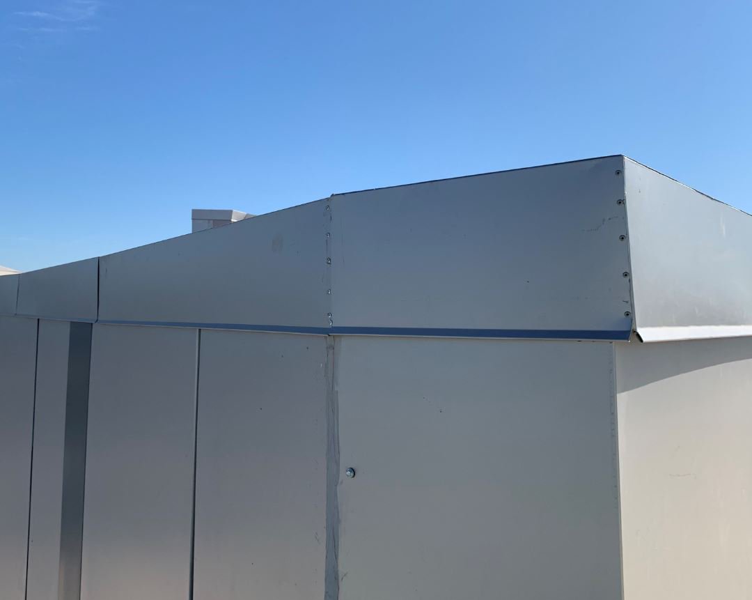 dtrconsulting's tweet photo. When you specified fully welded outside parapet corners and you get pop/blind rivets instead!  Well, that should keep the water out, right? #construction #dtrconsulting #specifications #roofing 
#buildingscienceguys https://t.co/ouDVWAD4sv