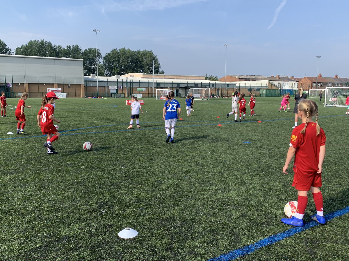 LFCFoundation's tweet photo. Well done to all 70 girls who today attended our @anfield_sports #PLGirls only camp and displayed some brilliant football talent, attitude and skill! We look forward to welcoming you at our regular sessions. To find out where and when look here 👉🏻 https://t.co/6dzEzZDOvy ⚽️🏃🏼♀️ https://t.co/7zR8Osj3DE
