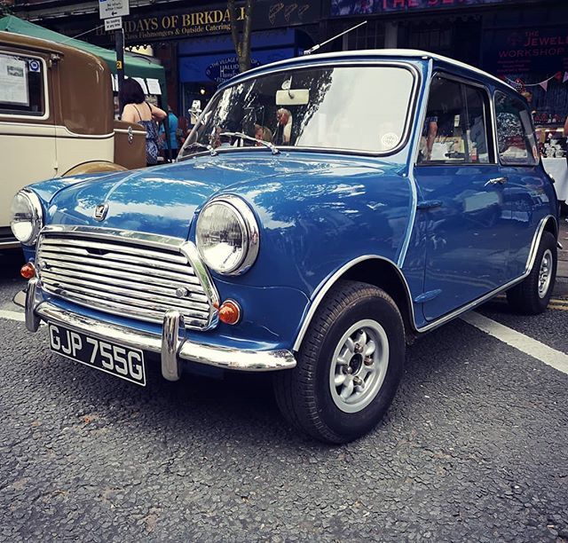 David_Simister's tweet photo. Still nigh on unbeatable when it comes to fun per square foot. Had two in the past. Would love another... #mini #60yearsofmini #driving #classiccars https://t.co/bh5NVbxRUF https://t.co/O7vSaR5cXY