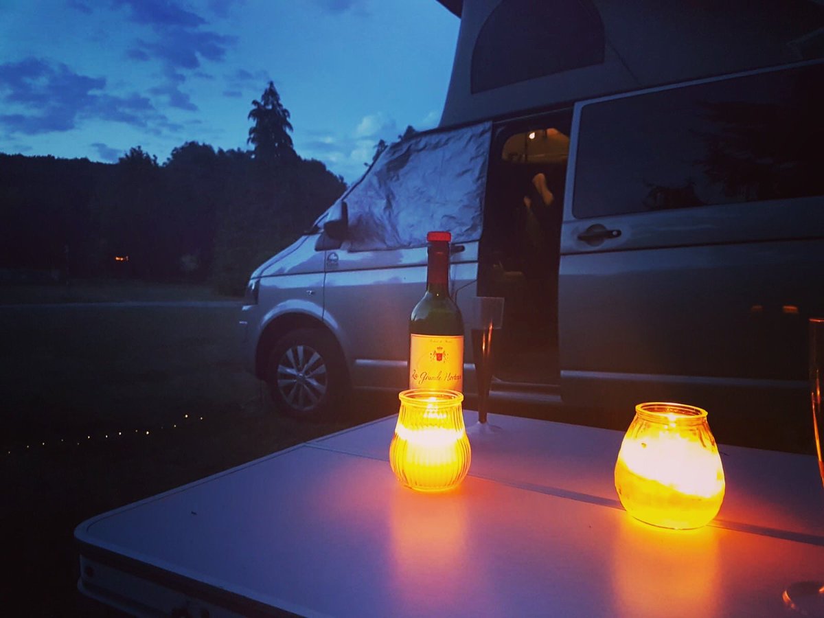 Summer evening camping vibes 🕯 who’s looking forward to an Indian summer?! #vanlifegoals #vanlifediaries #vanlifemovement #vanlifestories #vanlifeculture #vanlifecampers #campingvibes #summercamping #vwbus #vwt5 #vwt5camper #outdoorexplorers #campinglife