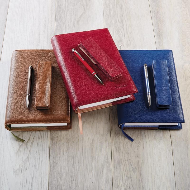 Levenger's tweet photo. Where Will You Be in 5 Years?
Keep precious #memories close to you with our best-selling 5-Year Journal - Now in New Colors!⁣
This handsomely bound hardcover #5yearjournal provides an elegant way to record personal times to remember.
Shop all Journals - https://t.co/jM86wqmeWO https://t.co/A4QUmKhM3Z