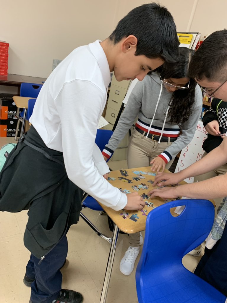 RogelioSegovi13's tweet photo. Mrs. González &amp; Mr. Villalobos’ classes communicating without talking. 🧩 #GEMSPride #ImportanceofCommunication #SEISDInspires 💙🦅💛 https://t.co/tPbLKYgWln