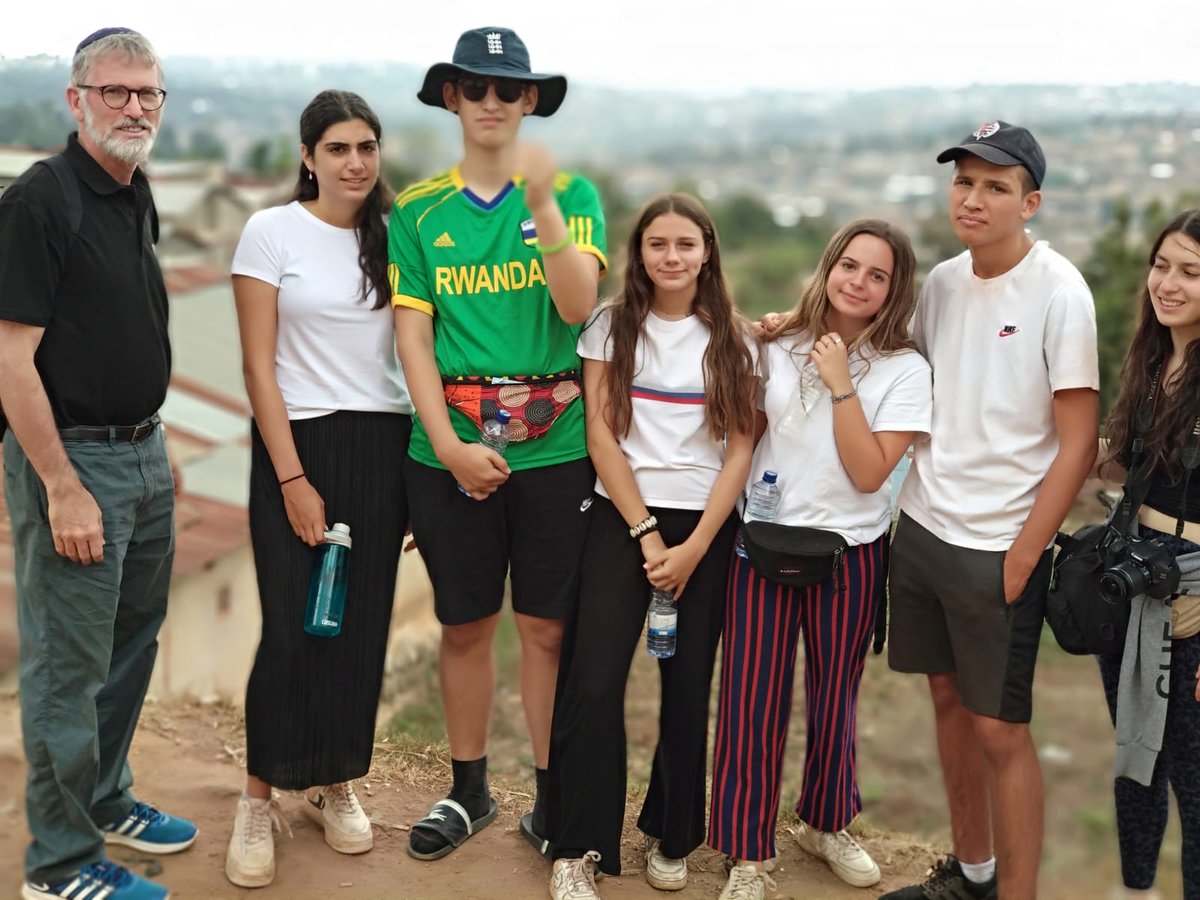 TheTribeUK's tweet photo. Today our #Rwanda group visited the women's centre in Kigali and the envision arts project #tribesummer19 #unitedsynagogue https://t.co/kBSI4MzXHd