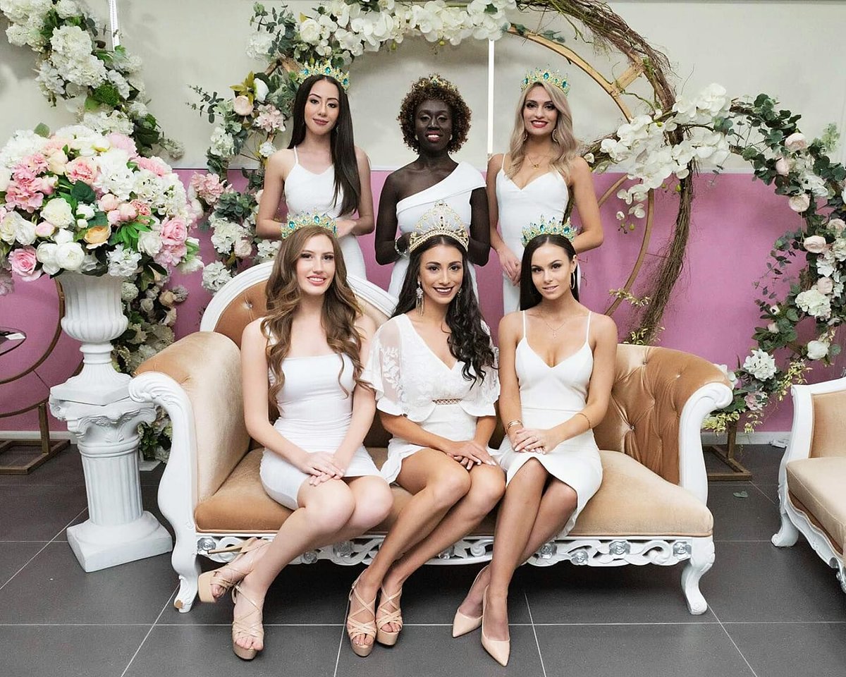 moniqueshippen's tweet photo. The ongoing motto for #MissInternational is #CheerAllWomen 👩 These women beside me are beautiful in different ways. They all have unique life experiences, journeys and stories to share. This is what makes ALL WOMEN beautiful. I am so blessed to have these women in my life 🌻🌸🌼 https://t.co/IwwLyoz4V5
